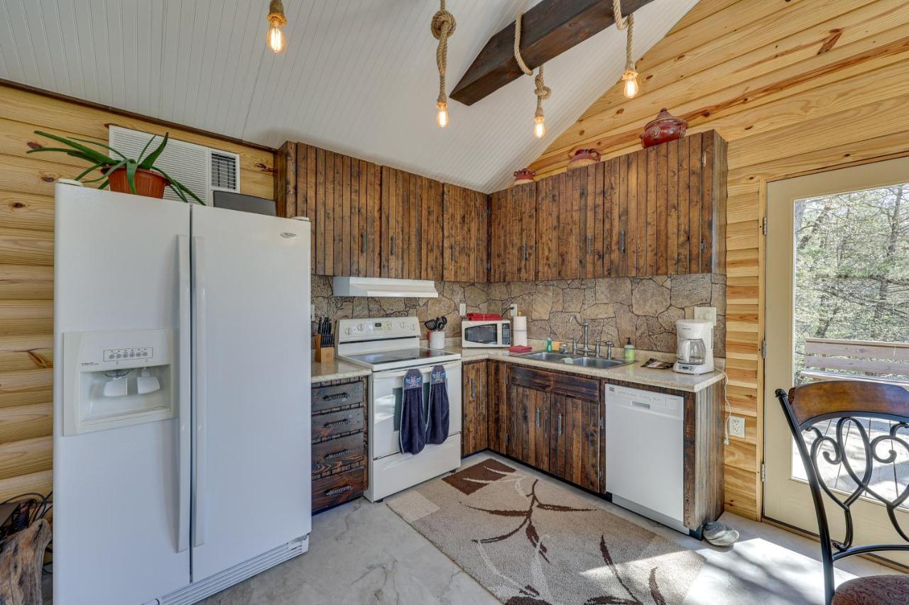 Cliffside Eureka Springs Cabin With Beaver Lake View Bagian luar foto