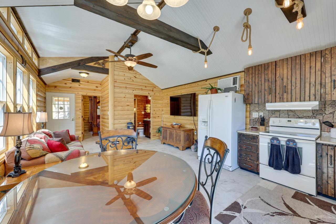 Cliffside Eureka Springs Cabin With Beaver Lake View Bagian luar foto