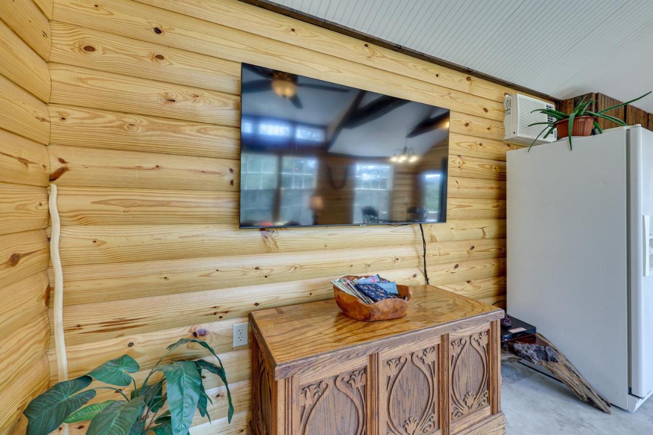 Cliffside Eureka Springs Cabin With Beaver Lake View Bagian luar foto