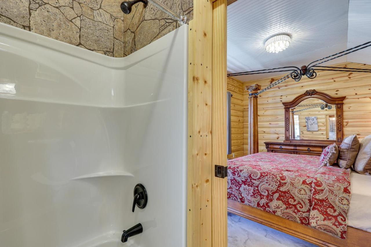 Cliffside Eureka Springs Cabin With Beaver Lake View Bagian luar foto