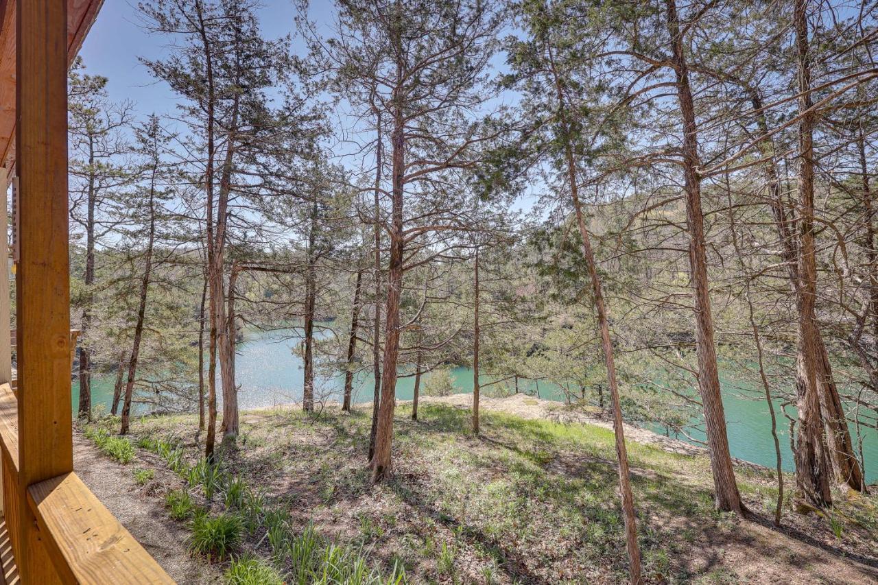 Cliffside Eureka Springs Cabin With Beaver Lake View Bagian luar foto