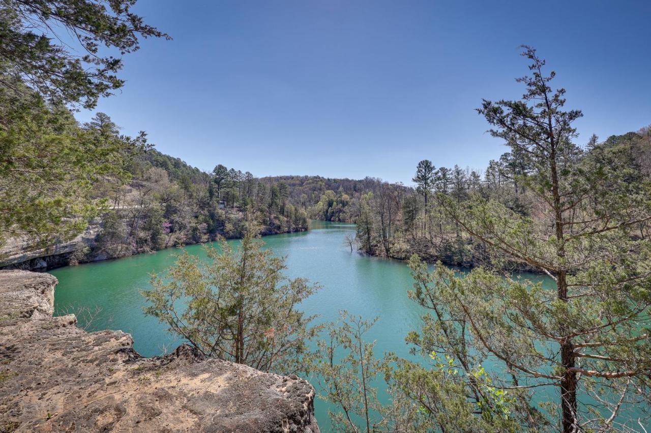 Cliffside Eureka Springs Cabin With Beaver Lake View Bagian luar foto